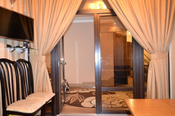 
  Продается 2-комн. квартира, 60 м², Лазурная ул, д. 18
. Фото 4.