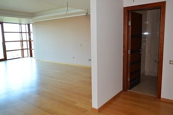 
  Продается 2-комн. квартира, 93 м², Революции пр-кт, д. 3
. Фото 6.