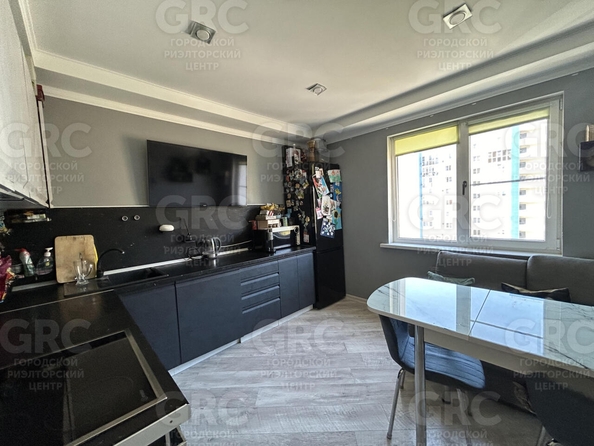 
  Продается 2-комн. квартира, 47 м², Тепличная ул, д. 83
. Фото 2.