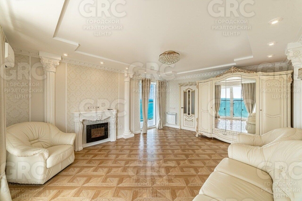 
  Продается 3-комн. квартира, 128 м², Черноморская ул, д. 10
. Фото 1.