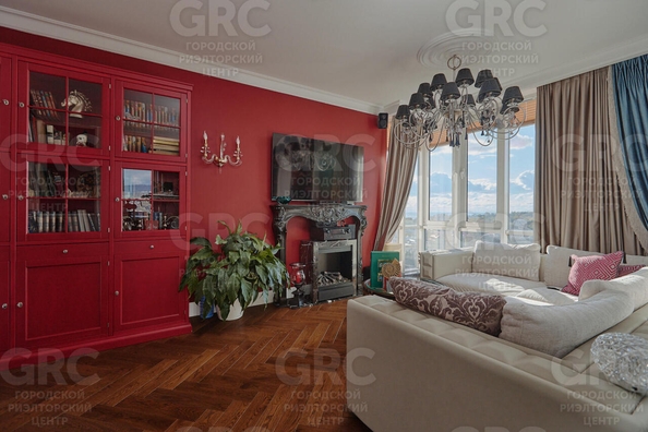 
  Продается 4-комн. квартира, 140 м², Юных Ленинцев ул, д. 10
. Фото 3.