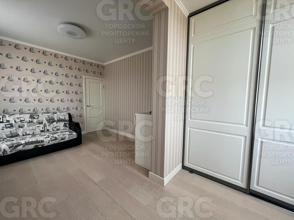 
  Продается 3-комн. квартира, 77 м², Юных Ленинцев ул, д. 10
. Фото 2.