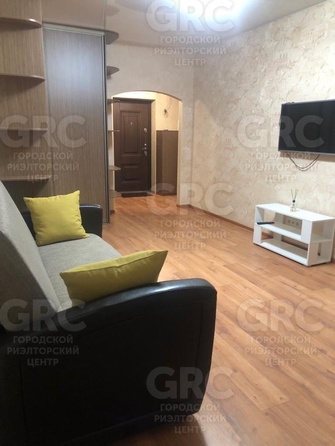 
  Продается 2-комн. квартира, 56 м², Юных Ленинцев ул, д. 10
. Фото 2.