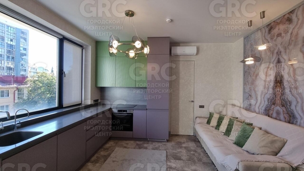 
  Продается 2-комн. квартира, 42 м², Конституции СССР ул, д. 18
. Фото 1.