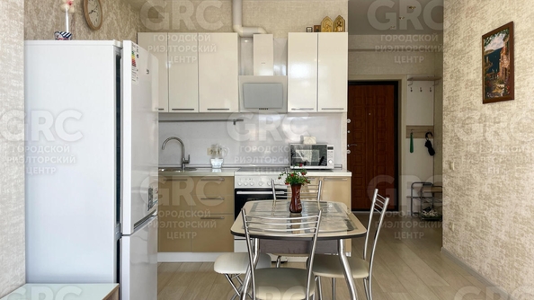 
  Продается 1-комн. квартира, 37.5 м², Полтавская ул, д. 21
. Фото 3.