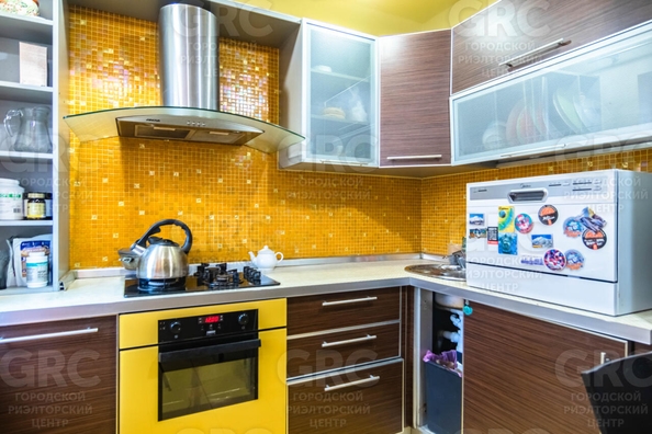 
  Продается 3-комн. квартира, 59.1 м², Конституции СССР ул, д. 38
. Фото 1.