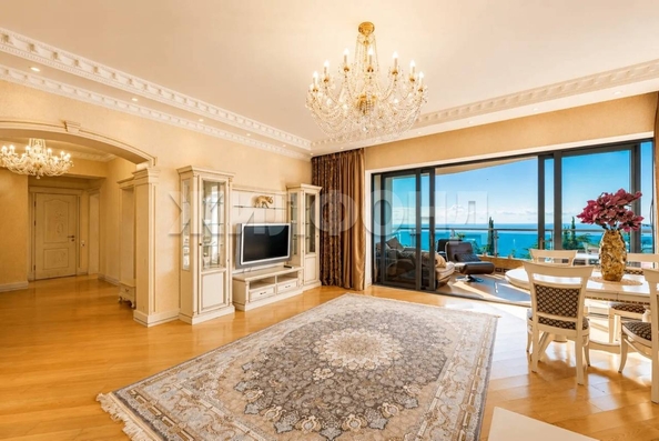 
  Продается 4-комн. квартира 172 м². Фото 1.