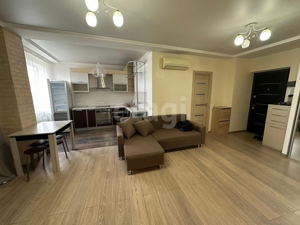 
  Продается 2-комн. квартира 82 м². Фото 1.