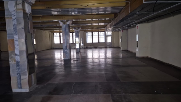 
  Сдается торговая площадь 1100 м². Фото 2.