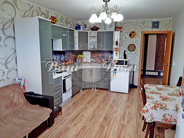 
   Продам 3-комнатную, 90 м², Маршала Жукова ул, 1к6

. Фото 10.