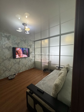 
   Продам 2-комнатную, 57.6 м², Серова ул, 486/3

. Фото 1.