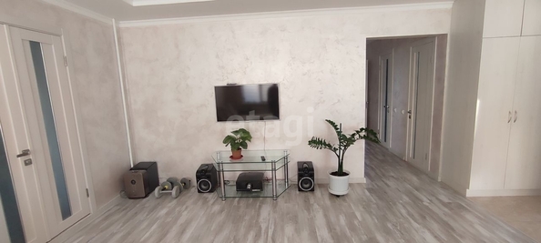 
  Продается 4-комн. квартира, 110 м², Л.Толстого ул, д. 45
. Фото 3.