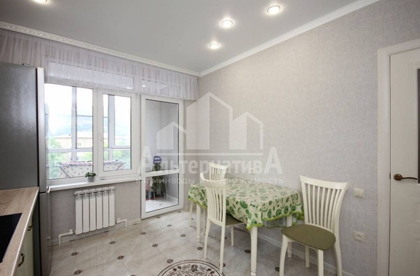 
  Продается 2-комн. квартира, 56 м², Окопная ул
. Фото 3.