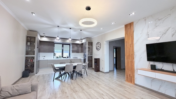 
  Продается дом 380 м². Фото 1.