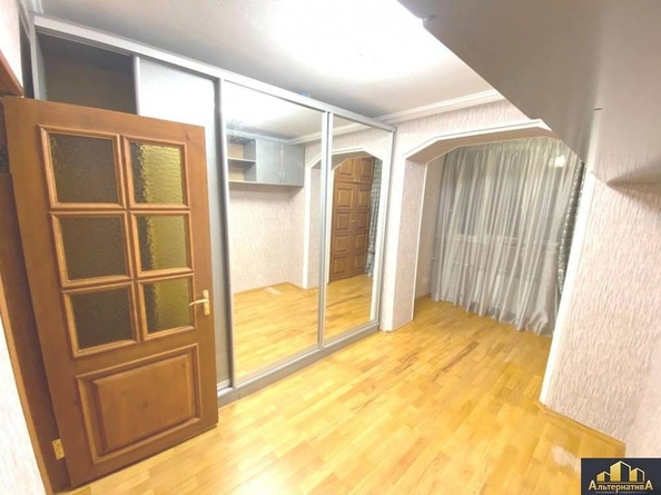 
   Продам 4-комнатную, 93.2 м², Широкая ул

. Фото 4.