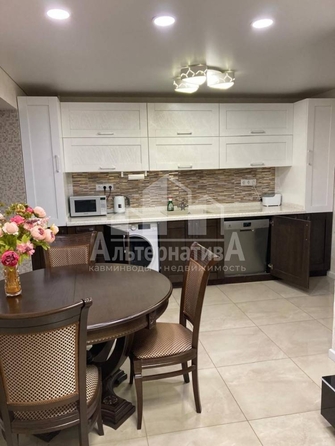 
  Продается 3-комн. квартира, 90 м², Орджоникидзе ул
. Фото 2.