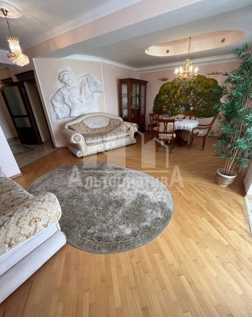 
  Продается 2-комн. квартира, 76 м², Кирова ул
. Фото 4.
