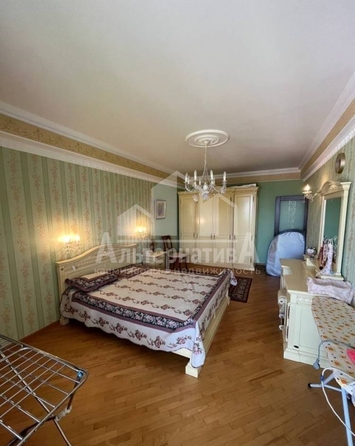 
   Продам 2-комнатную, 76 м², Кирова ул

. Фото 1.