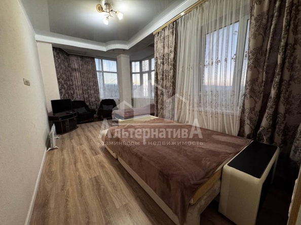 
   Продам 2-комнатную, 67.8 м², Красивая ул

. Фото 3.