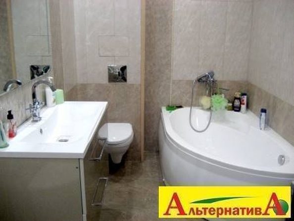 
   Продам 2-комнатную, 80 м², Декабристов ул

. Фото 9.