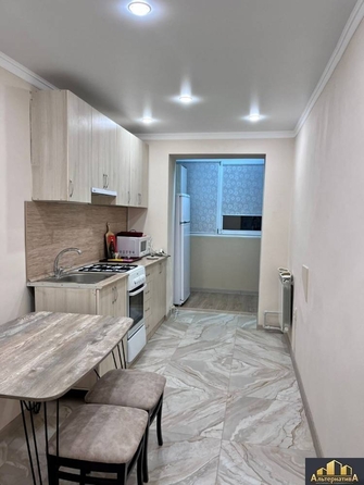 
   Продам 2-комнатную, 52 м², Жуковского ул

. Фото 1.