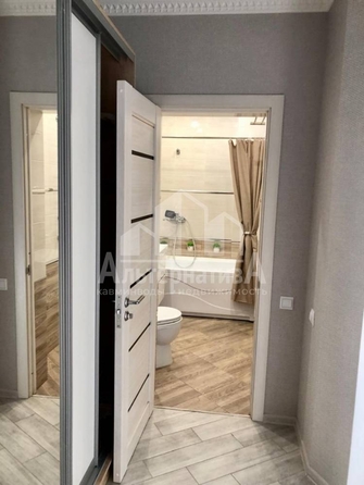 
  Продается 1-комн. квартира, 42 м², Кленовая роща ул
. Фото 9.