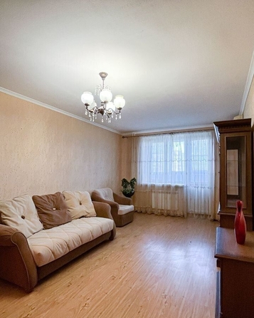 
   Продам 1-комнатную, 60 м², Королева пл, 25Г

. Фото 2.