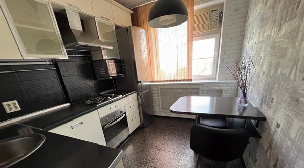 
   Продам 2-комнатную, 52 м², Комарова б-р, 11/3

. Фото 8.