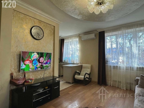 
   Продам 2-комнатную, 39 м², Грисенко ул, 38

. Фото 9.