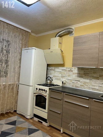 
   Продам 2-комнатную, 51 м², 40-летия Победы пр-кт, 69/7

. Фото 2.