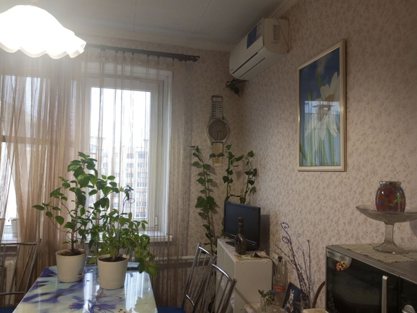 
   Продам 2-комнатную, 54 м², Думенко ул, 13/1

. Фото 8.