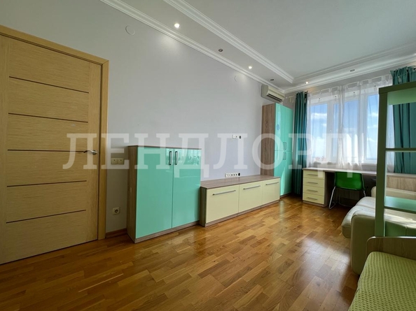 
   Продам 4-комнатную, 105 м², 

. Фото 6.