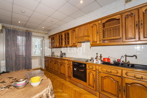 
   Продам 4-комнатную, 170 м², Королева пл, 16А

. Фото 8.