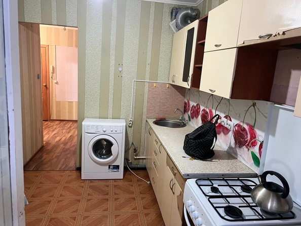 
   Продам 1-комнатную, 41 м², Лелюшенко ул, 1А

. Фото 2.