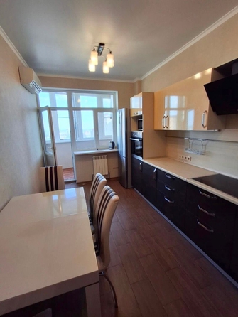 
   Продам 2-комнатную, 66 м², Малюгиной ул, 220/84

. Фото 8.