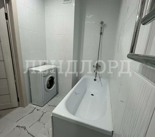 
   Продам 1-комнатную, 36 м², Ленина пл, 140А

. Фото 1.