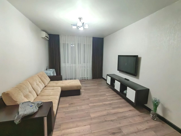 
   Продам 2-комнатную, 52.4 м², Содружества ул, 100

. Фото 1.