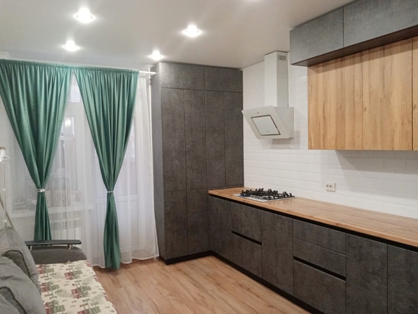 
   Продам 3-комнатную, 65 м², Берберовская ул, 8-2

. Фото 2.