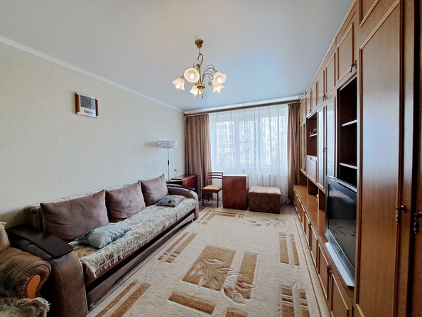 
   Продам 3-комнатную, 65 м², Днепропетровская ул, 48

. Фото 1.