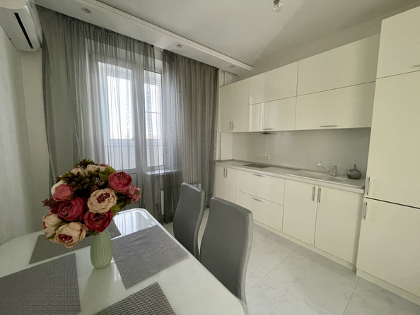 
   Продам 2-комнатную, 57 м², Скачкова ул, 62

. Фото 1.