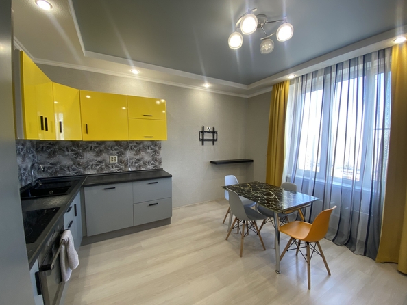 
   Продам 2-комнатную, 56 м², Еременко ул, 94

. Фото 2.