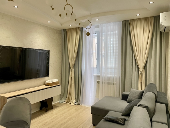 
   Продам 1-комнатную, 53 м², Батуринская ул, 163

. Фото 1.