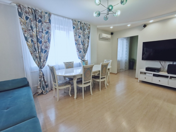 
   Продам 3-комнатную, 90 м², Жмайлова ул, 4/5

. Фото 1.