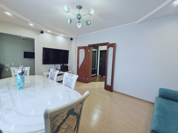 
   Продам 3-комнатную, 90 м², Жмайлова ул, 4/5

. Фото 3.