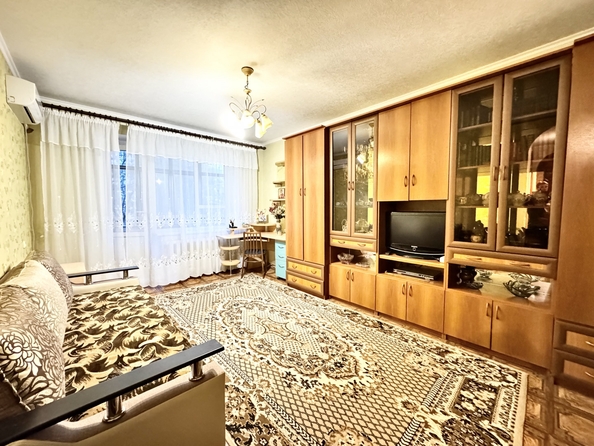 
   Продам 2-комнатную, 52 м², Добровольского пл, 42

. Фото 1.