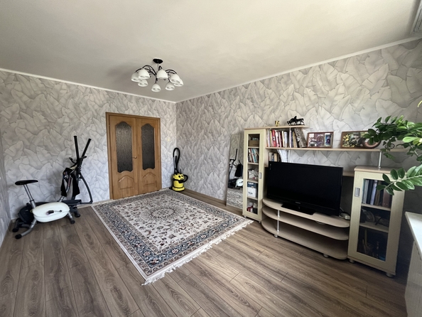 
   Продам 2-комнатную, 57 м², 339-й Стрелковой Дивизии ул, 12

. Фото 1.