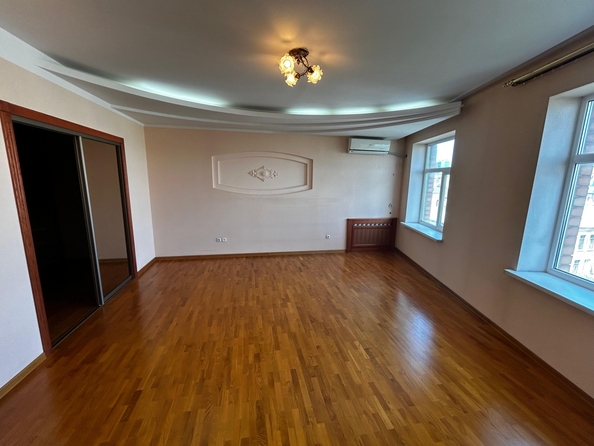 
   Продам 4-комнатную, 212 м², Большая Садовая ул, 39а

. Фото 4.