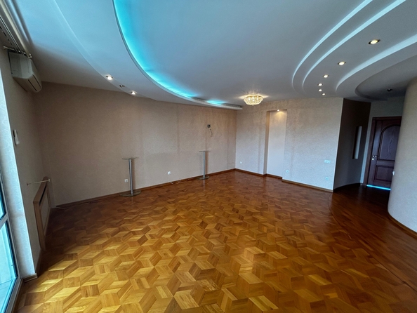 
   Продам 4-комнатную, 212 м², Большая Садовая ул, 39а

. Фото 9.