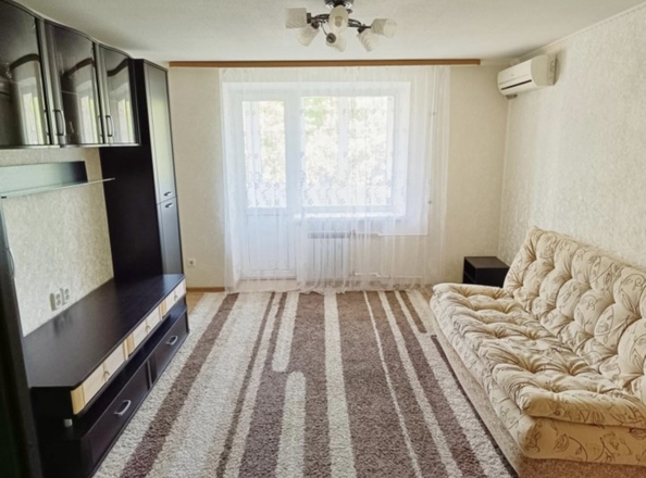 
   Продам 1-комнатную, 32 м², Батуринская ул, 1

. Фото 1.