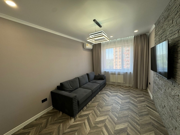 
   Продам 2-комнатную, 54 м², Вересаева ул, 101

. Фото 1.